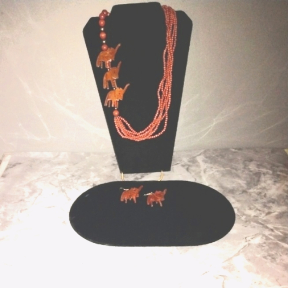 ♥️Vtg Elephant wood necklace & Earrings